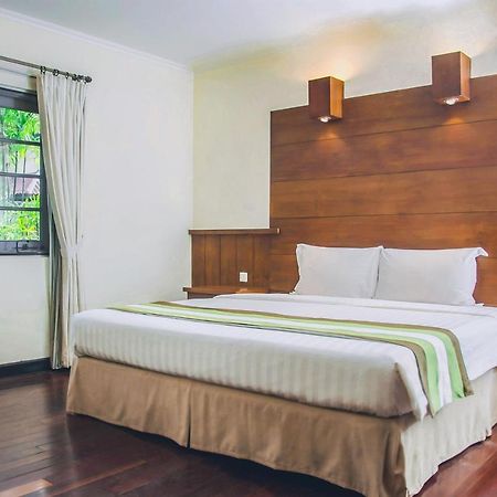 Whiz Prime Hotel Darmo Harapan Sorabaya Extérieur photo