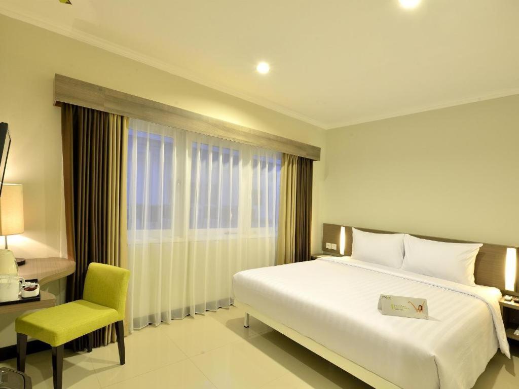Whiz Prime Hotel Darmo Harapan Sorabaya Extérieur photo