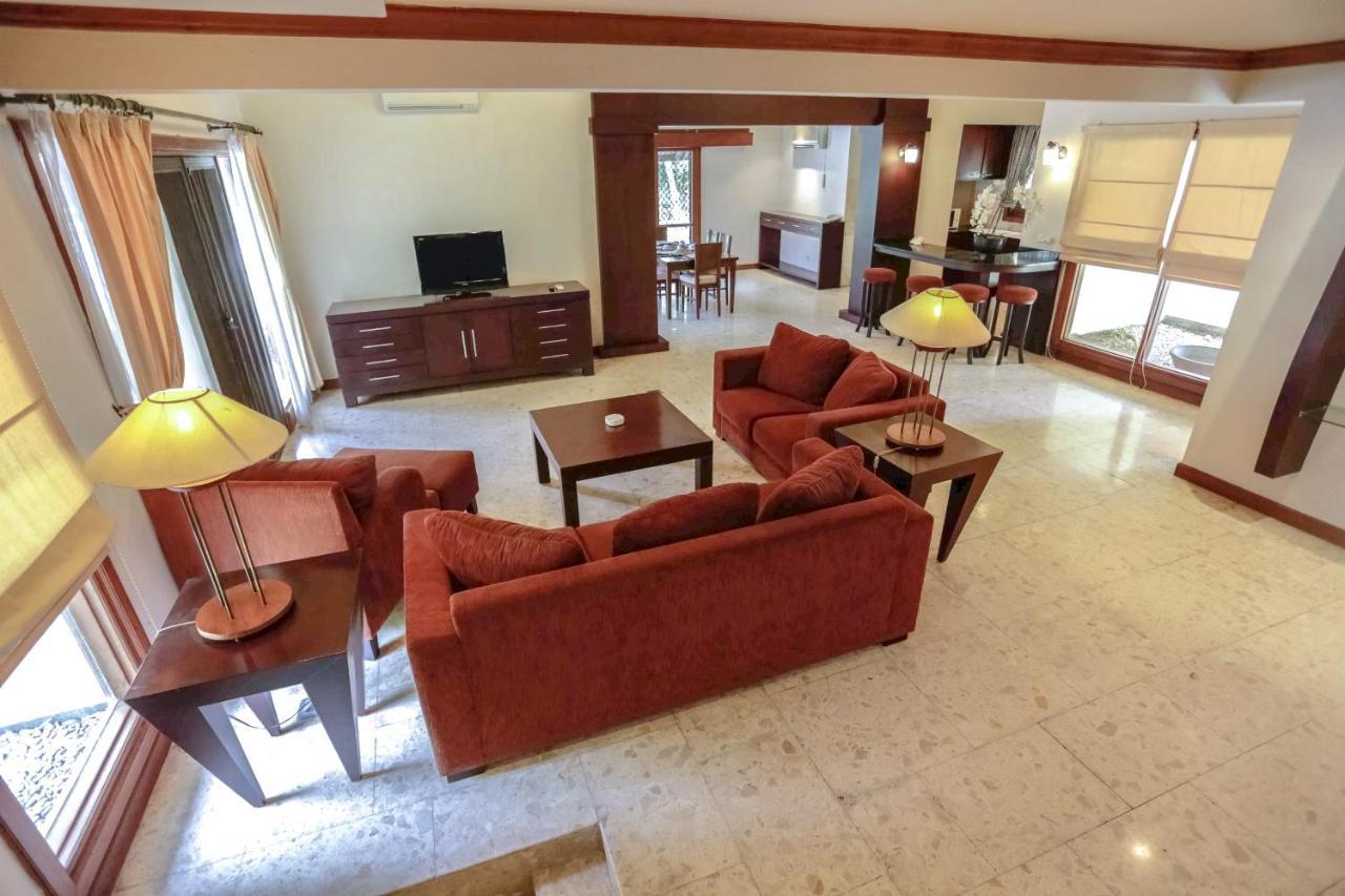Whiz Prime Hotel Darmo Harapan Sorabaya Extérieur photo