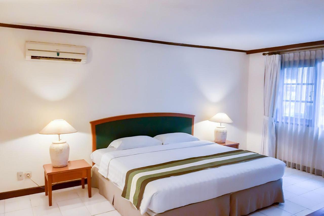 Whiz Prime Hotel Darmo Harapan Sorabaya Chambre photo