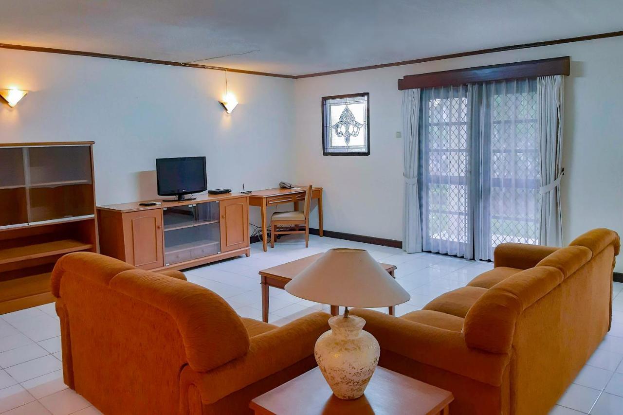Whiz Prime Hotel Darmo Harapan Sorabaya Extérieur photo