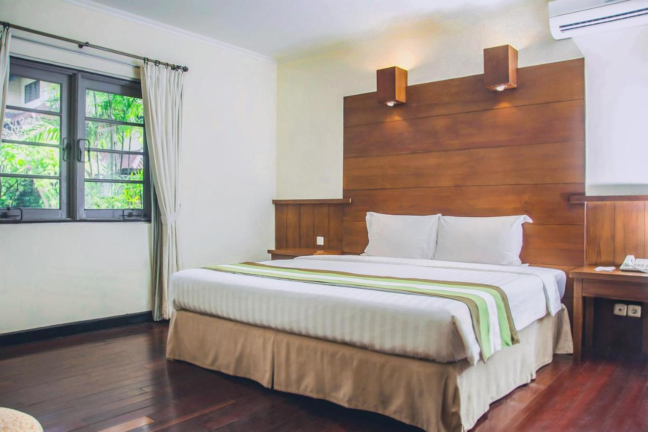 Whiz Prime Hotel Darmo Harapan Sorabaya Extérieur photo