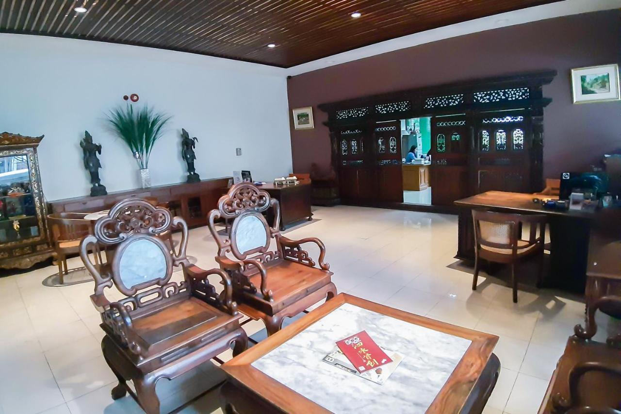 Whiz Prime Hotel Darmo Harapan Sorabaya Extérieur photo