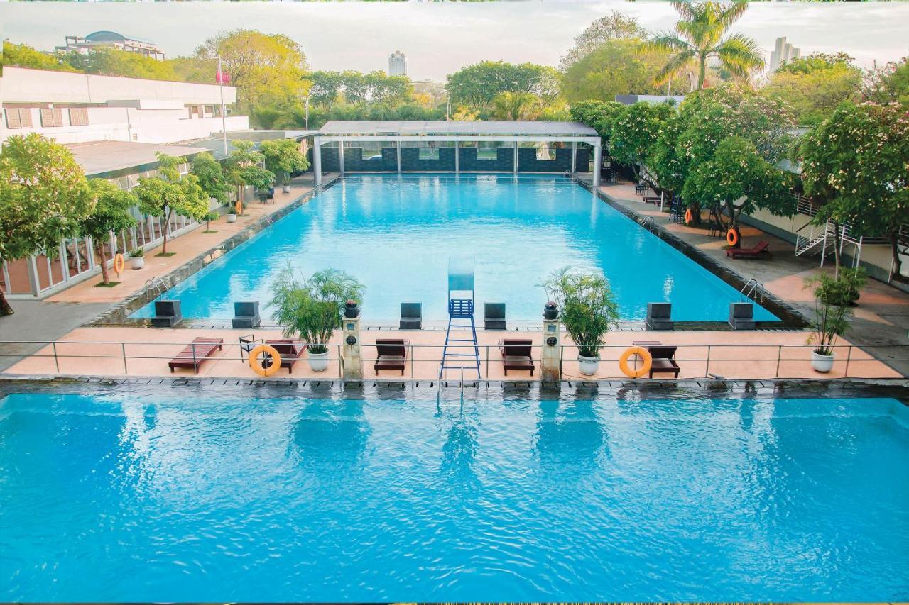 Whiz Prime Hotel Darmo Harapan Sorabaya Extérieur photo