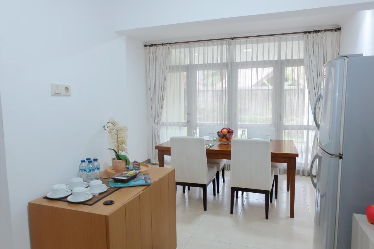 Whiz Prime Hotel Darmo Harapan Sorabaya Extérieur photo