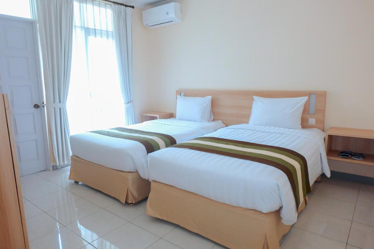 Whiz Prime Hotel Darmo Harapan Sorabaya Extérieur photo