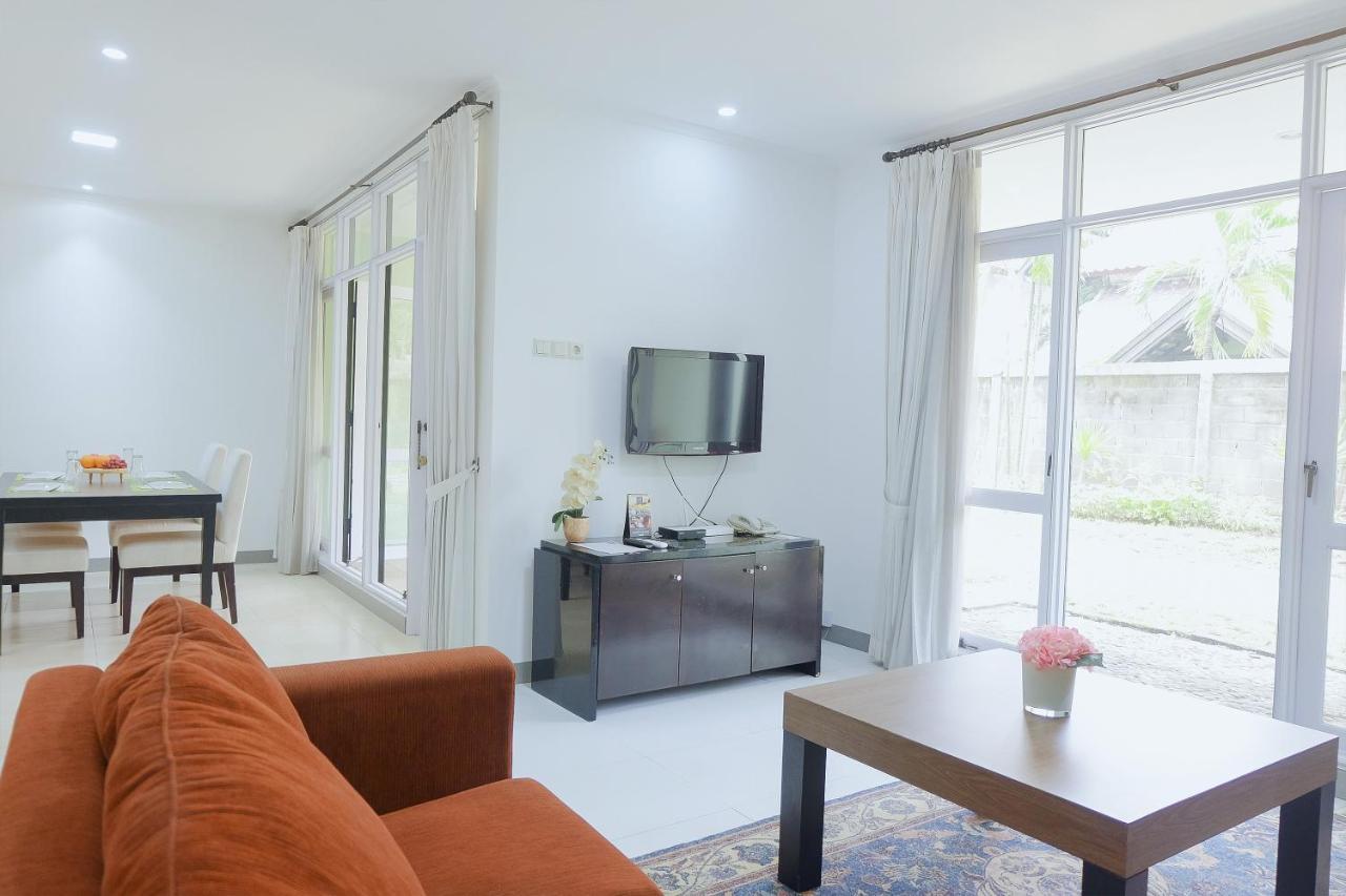 Whiz Prime Hotel Darmo Harapan Sorabaya Extérieur photo