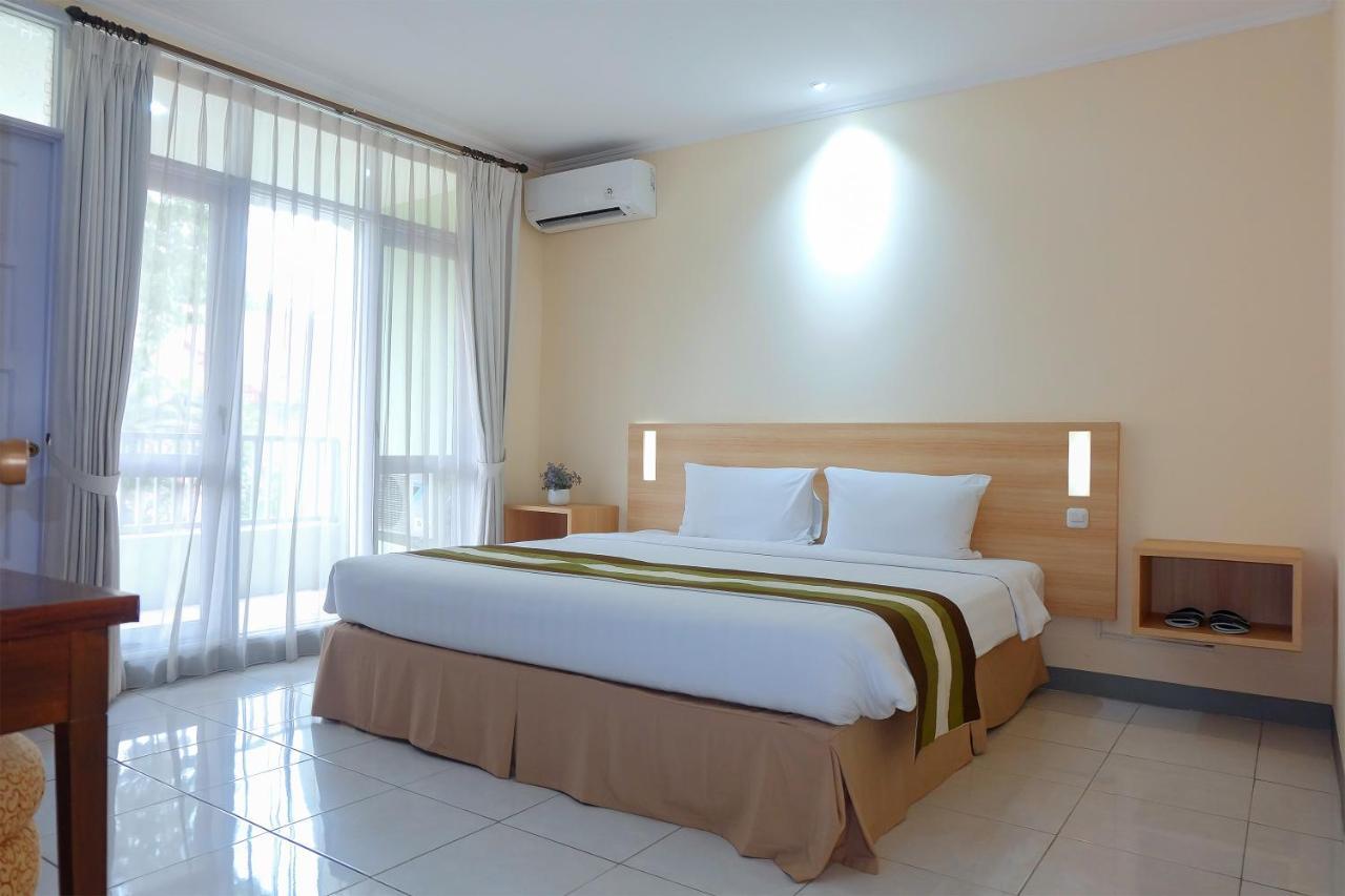 Whiz Prime Hotel Darmo Harapan Sorabaya Extérieur photo