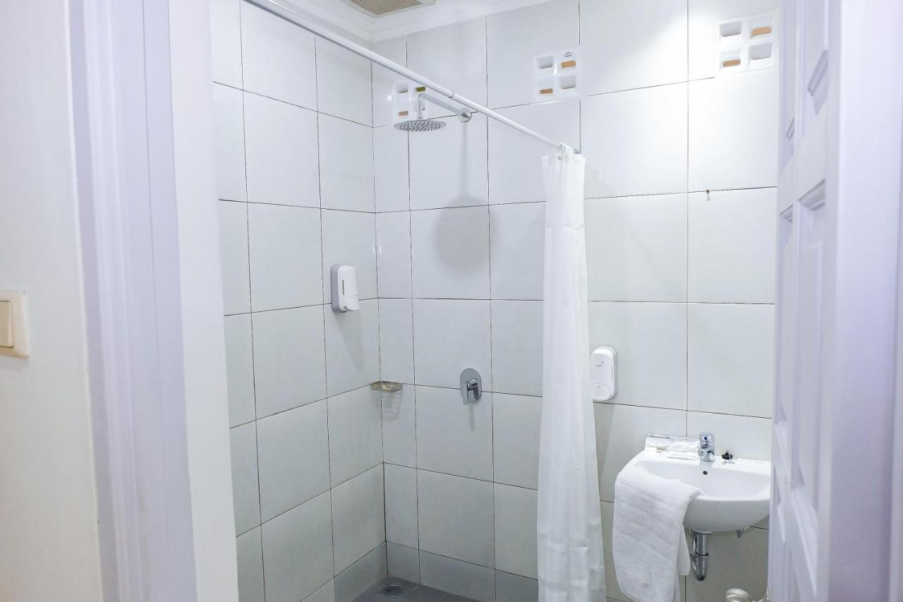 Whiz Prime Hotel Darmo Harapan Sorabaya Extérieur photo